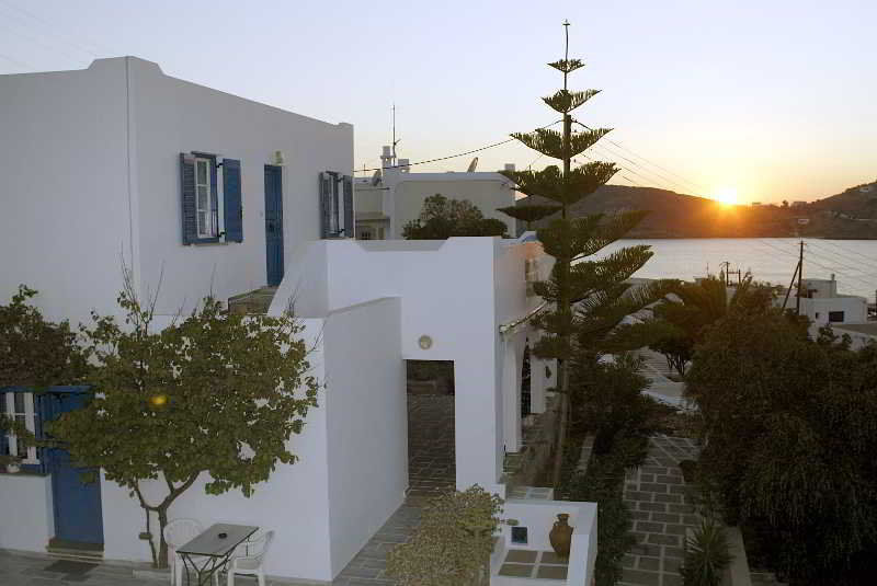 Poseidon Hotel Chora de Ios Exterior foto
